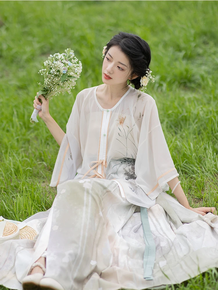 

Chi Xia[Garden Adventure - Lan Yanxu]Ming style round necked short shirt with a front and a horse face skirt, improved Hanfu for