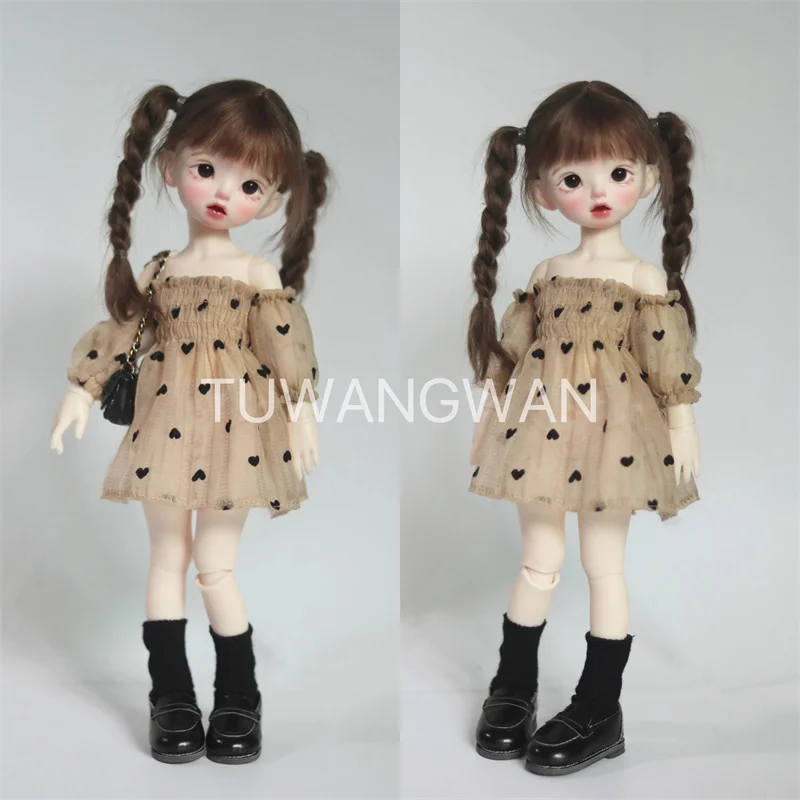 Set Di Vestiti Artigianali Per Bambole BJD 1/3 (60 Cm) – Gonna Floreale Blu, Maglietta E Berretto Da Proudoll