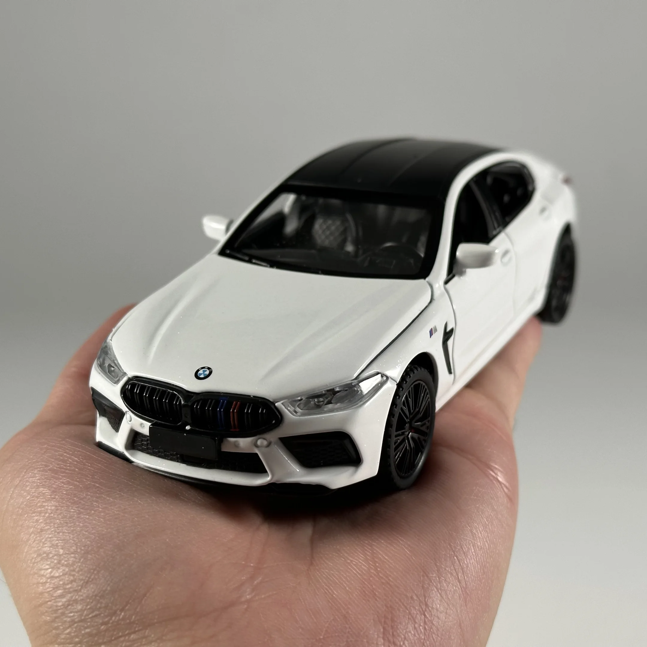 1:32 BMW M8 MANHART MH8 800 슈퍼카 합금 금속 다이캐스트 모델카 사운드와 라이트 풀백 어린이 장난감 수집품 생일 선물