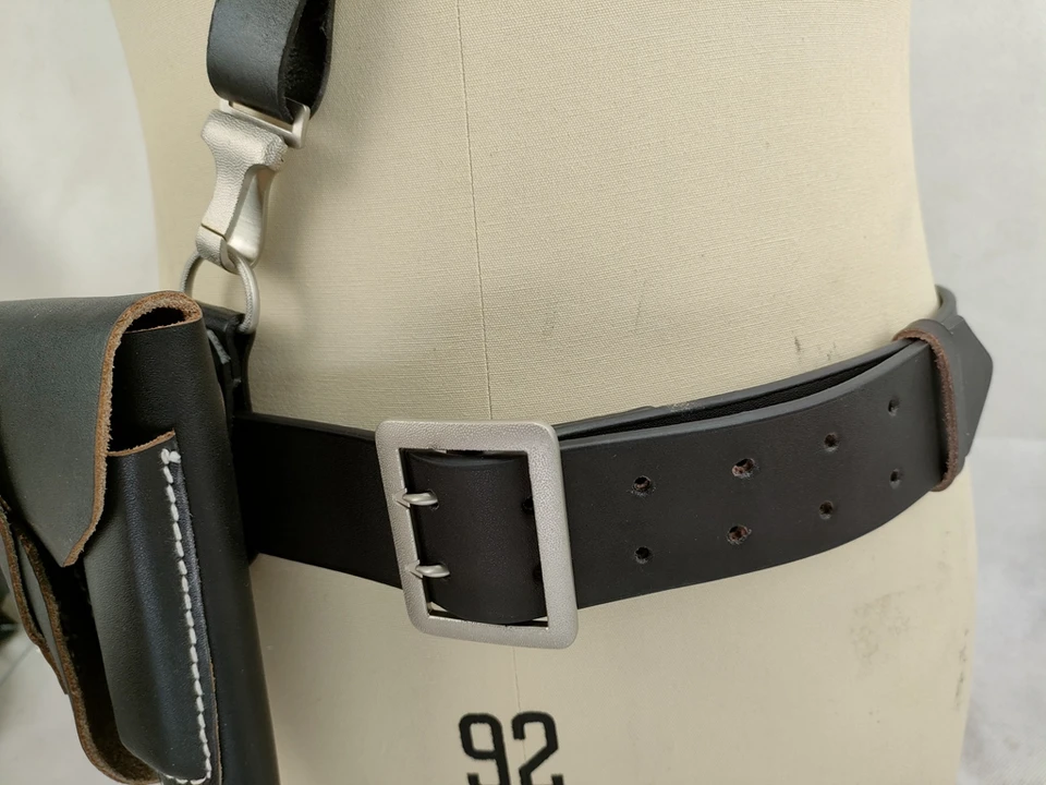 【専用】WWⅡドイツ軍／レプリカポンチョ留め用1943年製 黒革ストラップベルト 専用】WWⅡドイツ軍／レプリカポンチョ留め用1943年製 黒革