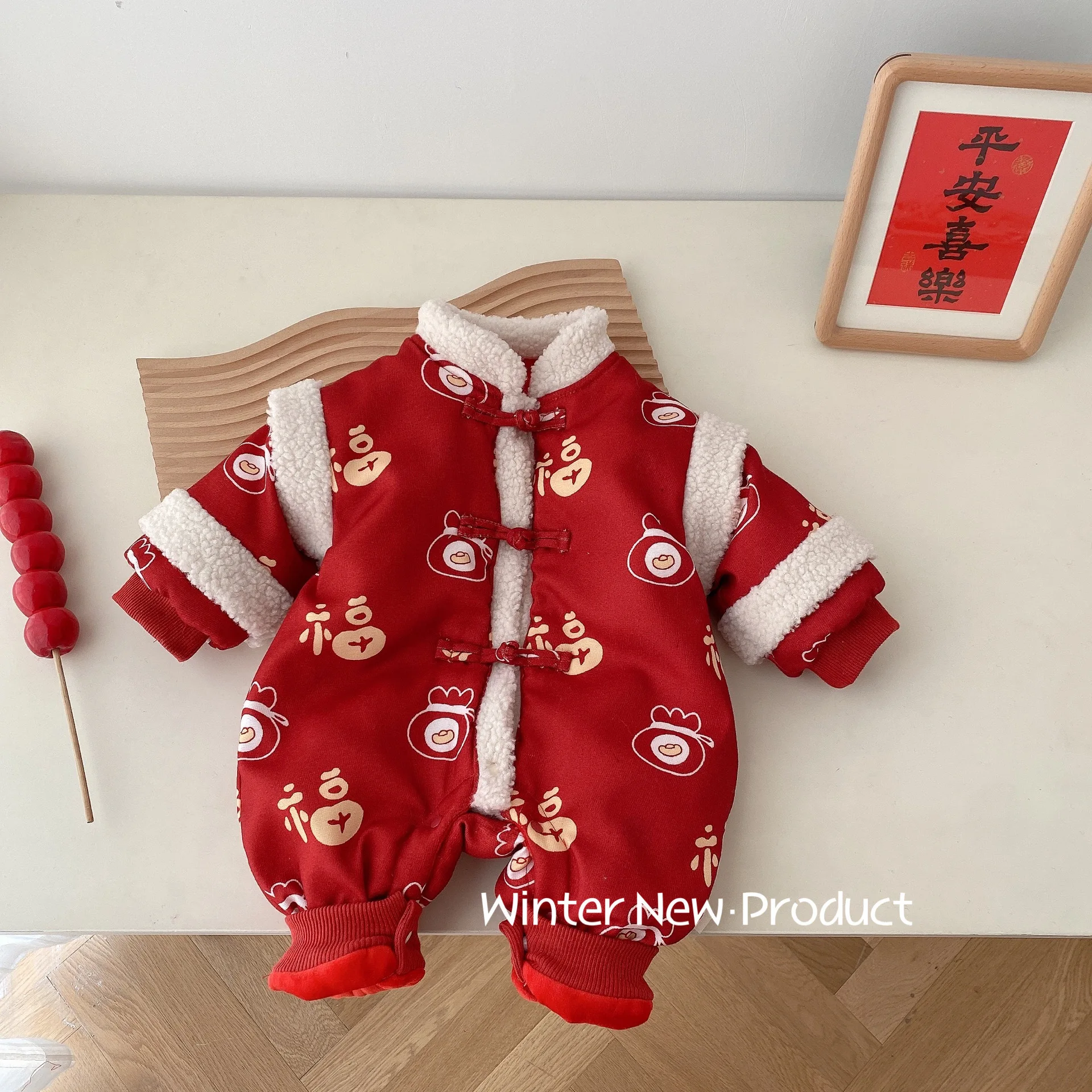 

Jenny&Dave Baby jumpsuit autumn and winter 2023 new festive color block printed annual clothing for small month old babies, craw