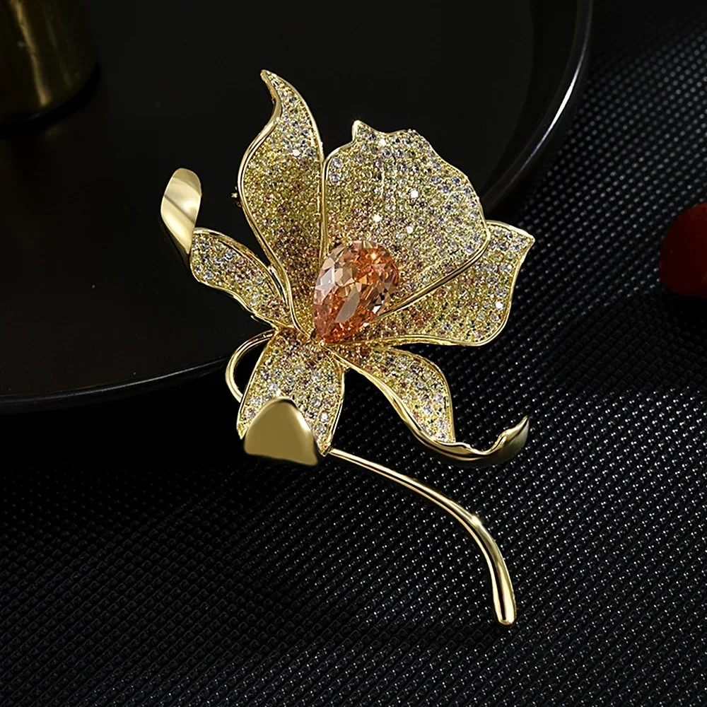 Light Luxury Brooches for Women Full Crystal Lily Brooch Pins Exquisite Flower Jewelry Women's Clothing Decoration Accessories