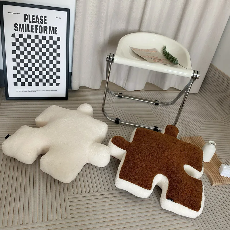 Рисунок 5 - Красочная плюшевая подушка-бабочка