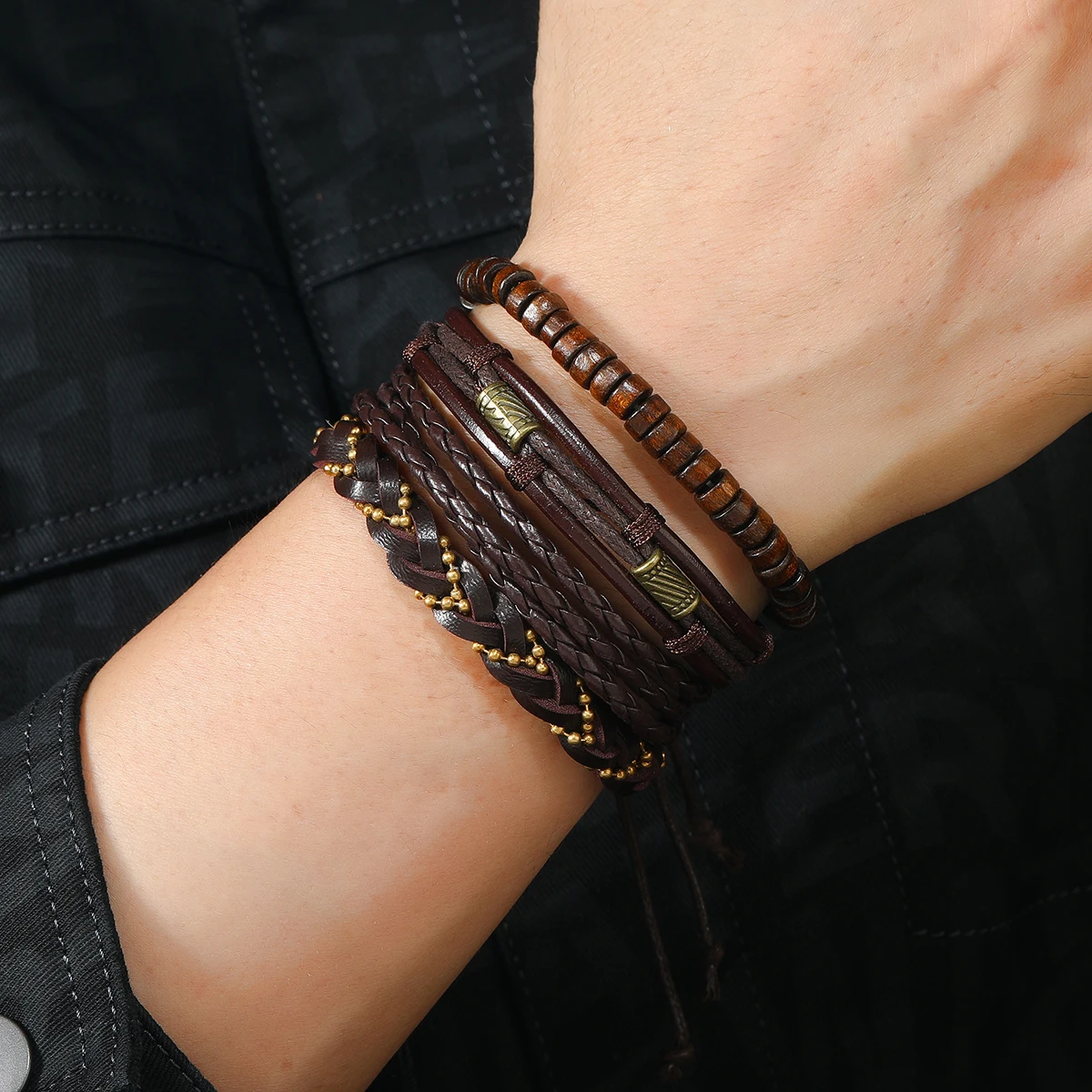 Set Di 6 Braccialetti Uomo In Pelle Intrecciata — Con Perline Di Legno, Regolabili, Look Casual - copertina