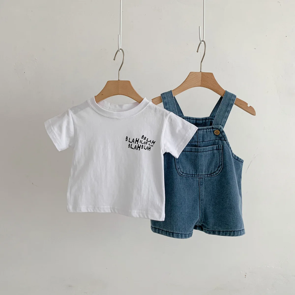 

Summer Baby Overalls Set Boy Girl Children Letter Short Sleeve Tops + Jeans 2pcs Infant Loose Retro Denim Suspenders Pants Suit