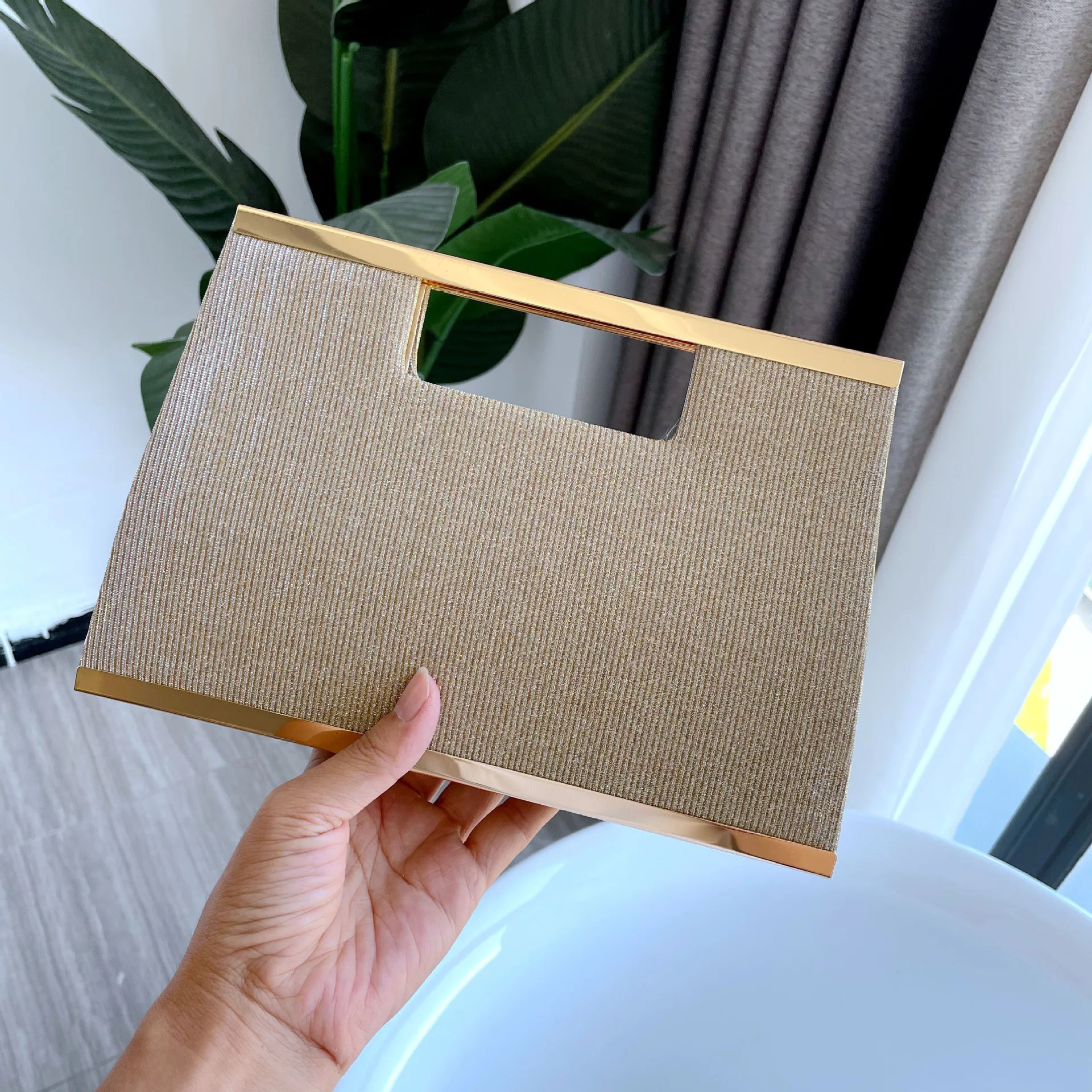 Clutche Wedding Evening Woman Handbag Bag Portable Small Square Messenger Purses Y2k Shiny Temperament Party Banquet New