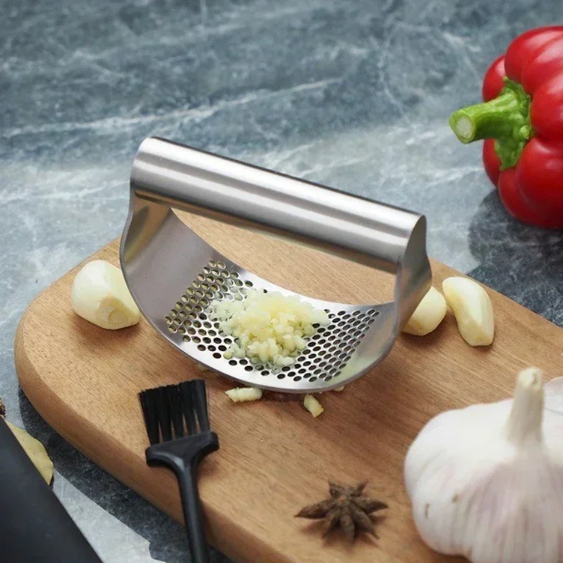 New Kitchen Garlic Crusher Quick Garlic Chopper Press Roll Crusher Home  Appliance Kitchen Gadgets Accessories - AliExpress