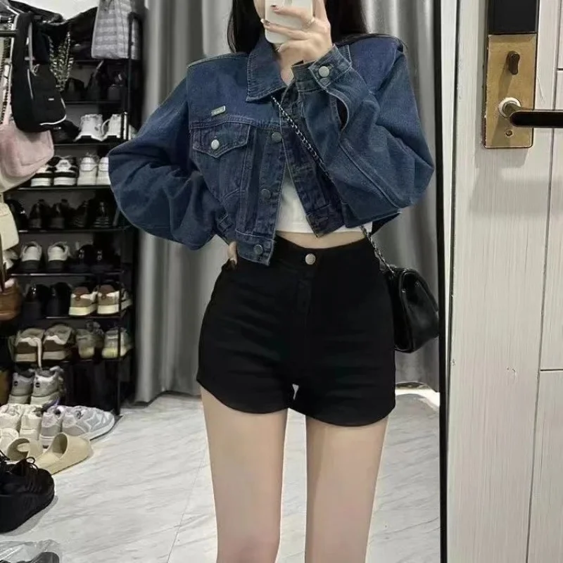 Black pants [regular shorts]]