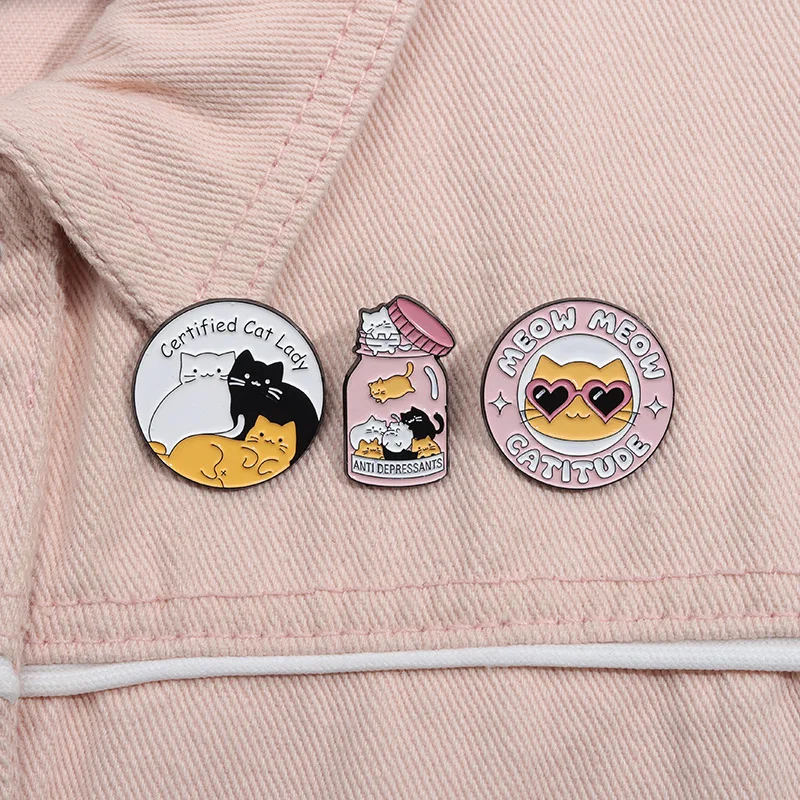 Certified Cat Lady Enamel Pin - Detail 2