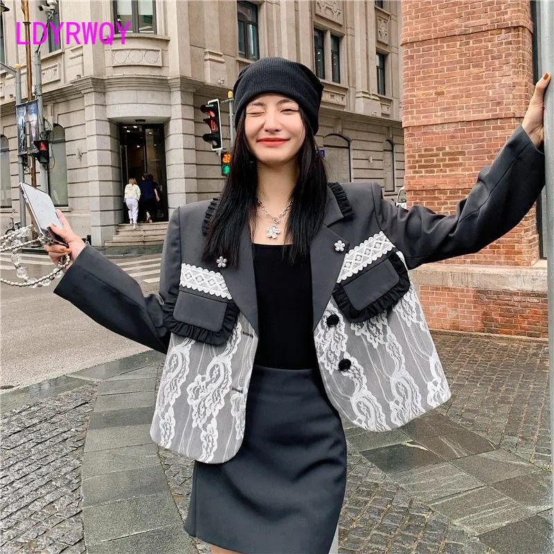 version lace patchwork suit jacket for women in autumn 2023, new temperament, fashionable and versatile suit for small men