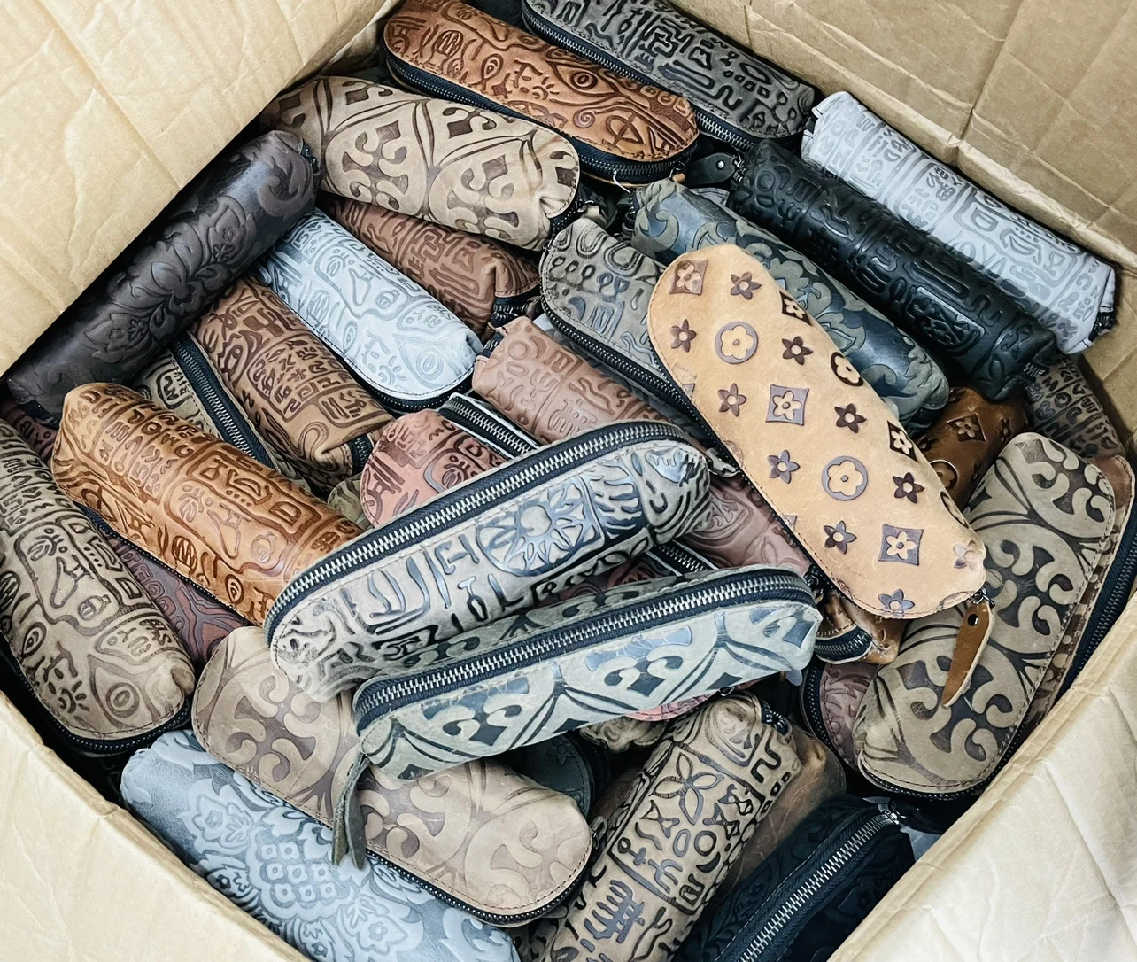 첫 번째 층 소가죽 엠보싱 가죽 소형 버기 백, 다양한 디자인 랜덤 배송 불량