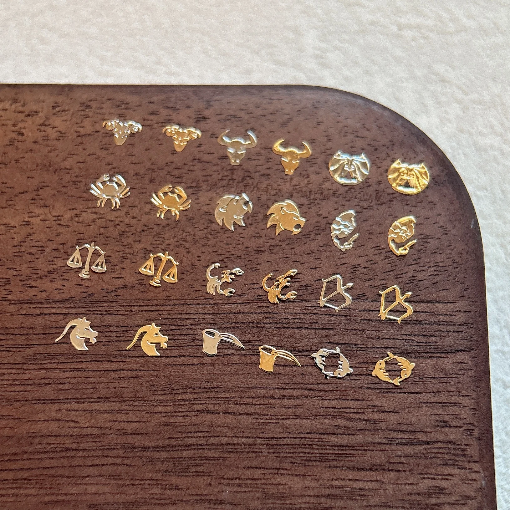 Approx. 100pcs/bag Silver/Gold 12 Constellations Zodiac non-adhesive Soft Metal Sticker Nail Art Decoration M1