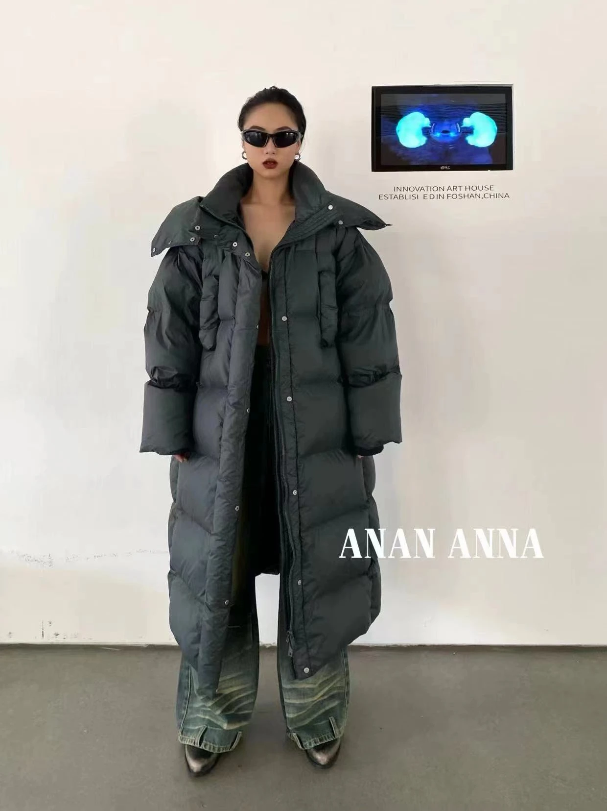 

Black Long below the Knee Hooded down Jacket Women's Fashion Thickened Cold-Resistant White Duck down Coat