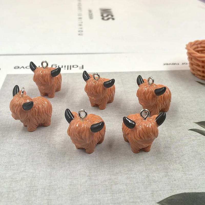 10pcs 하이랜드 암소 참 레진 펜던트 DIY 쥬얼리 귀걸이 팔찌 목걸이 키체인 선물 장식 만들기 용품 C1110