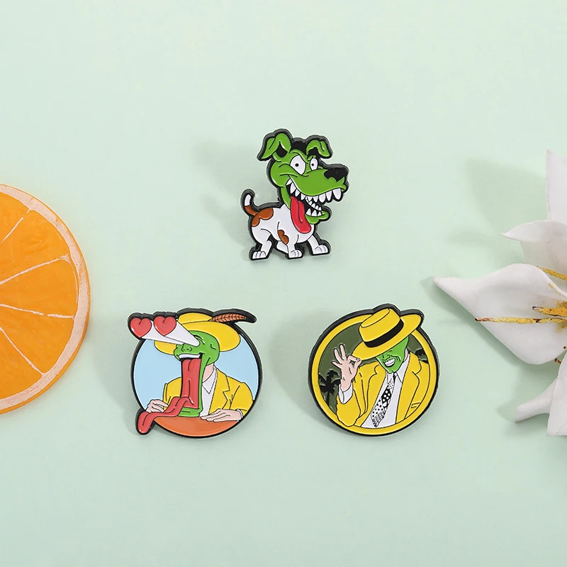 Magische Komödie Film Brosche Emaille Pins Benutzerdefinierte Grüne Maske Figur Hund Broschen Dekorative Rucksack Revers Abzeichen Lustige Schmuck Geschenk – Detail 6