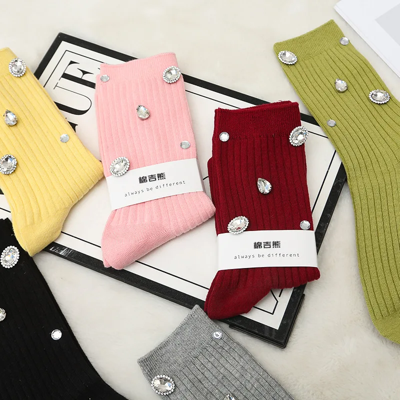 Damensocken im koreanischen Retro-Stil, coole, bequeme, hochwertige Baumwollsocken für Mädchen, Großhandel, süße Strass-Verzierung, einfach, vielseitig, glänzend – Detail 2