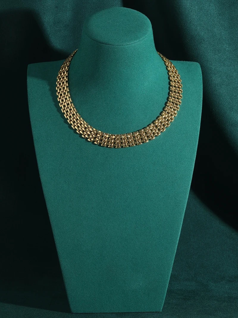 GoldenCollar vintage box chain choker detail