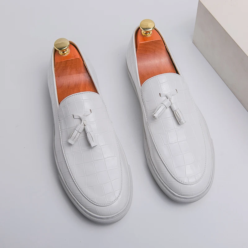 Scarpe basse in pelle da uomo per il tempo libero mocassini di lusso mocassino in stile britannico scarpe da tavola originali scarpe da uomo comode scarpe da passeggio