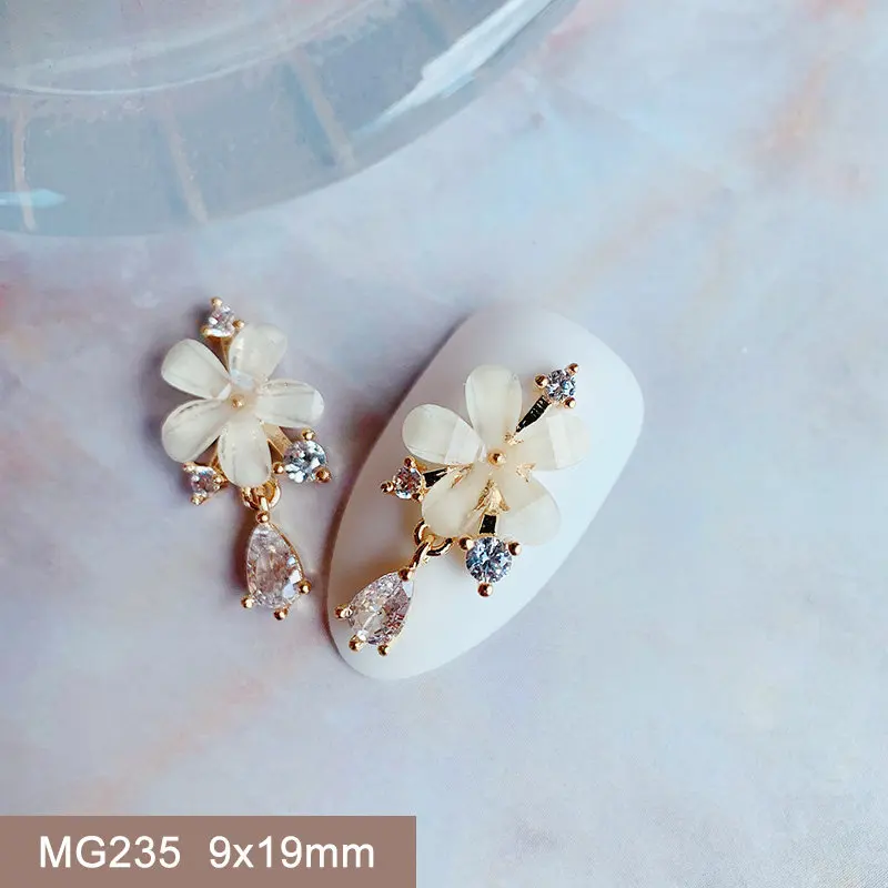 

10 шт./лот MG235 Кристаллы с белым цветком из циркона для ногтевого дизайна, жемчужные украшения, горный хрусталь, аксессуары «сделай сам» для ногтей, принадлежности, украшения, подвески