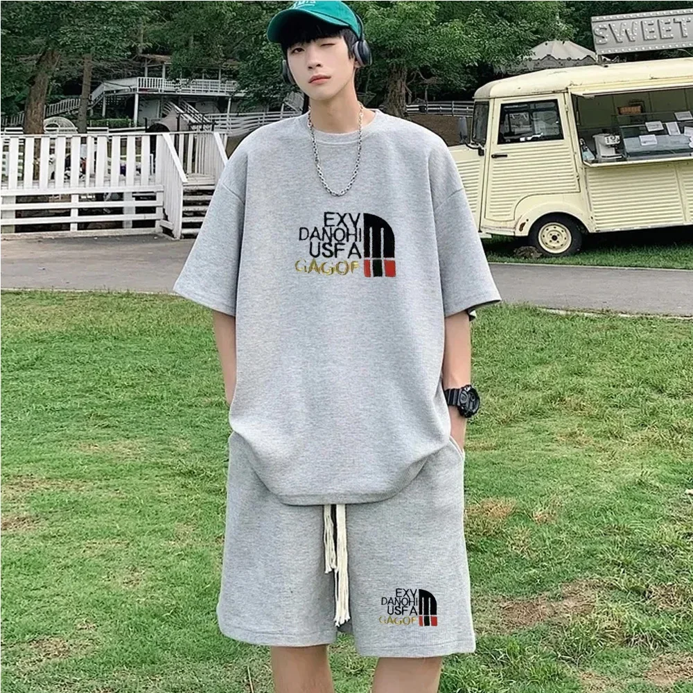 Conjunto deportivo de verano con estampado de marca y gofres para hombre, camiseta deportiva, pantalones cortos, traje informal, ropa deportiva
