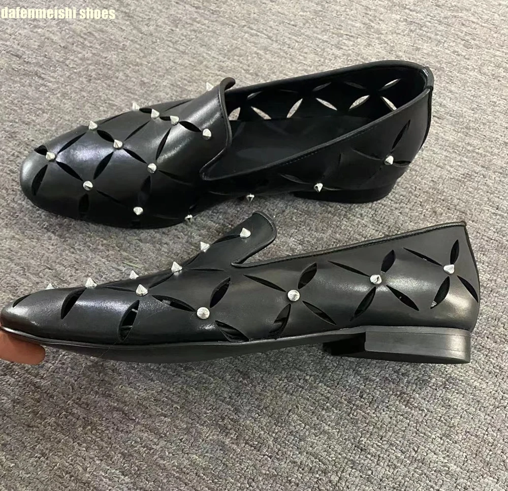 Round Toe Slip On Summer Black Shoes 2024 New Fashion Men Casual Shoes Rivet Breathable Leather Flat Sole Novelty Sandals