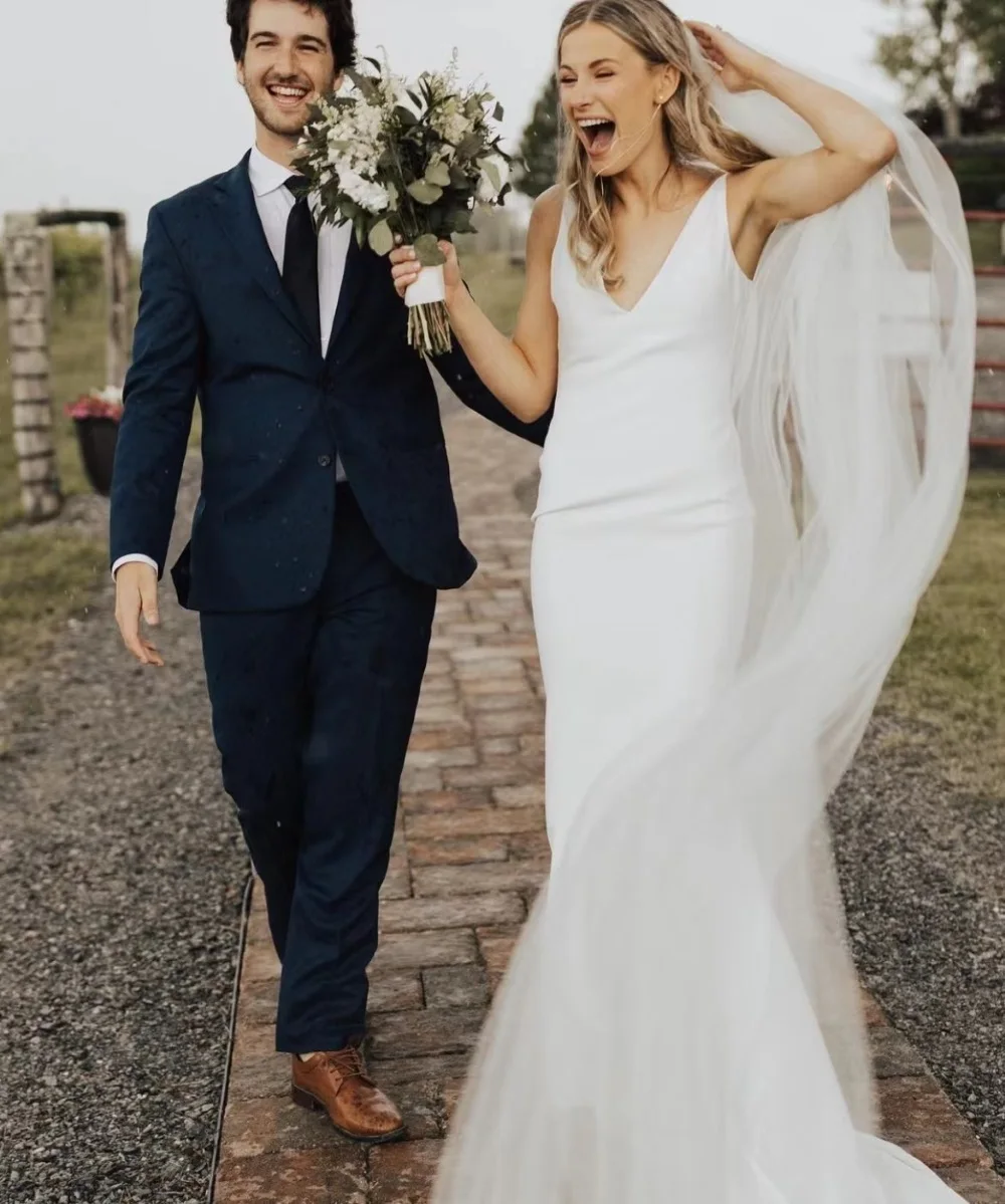

Spaghetti Straps Beach Wedding Dress Sheath V-Neck Cowl Backless Satin Custom Made Simple Bride Gown Robe De Mariée Bridal Gown
