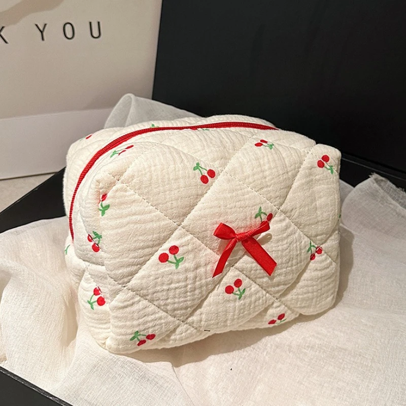 Fashion Flower Quilted Makeup Storage Bag Portable Travel Organizer Cosmetic Toiletry Pouch Cute Make Up Handbag Clutch Purse