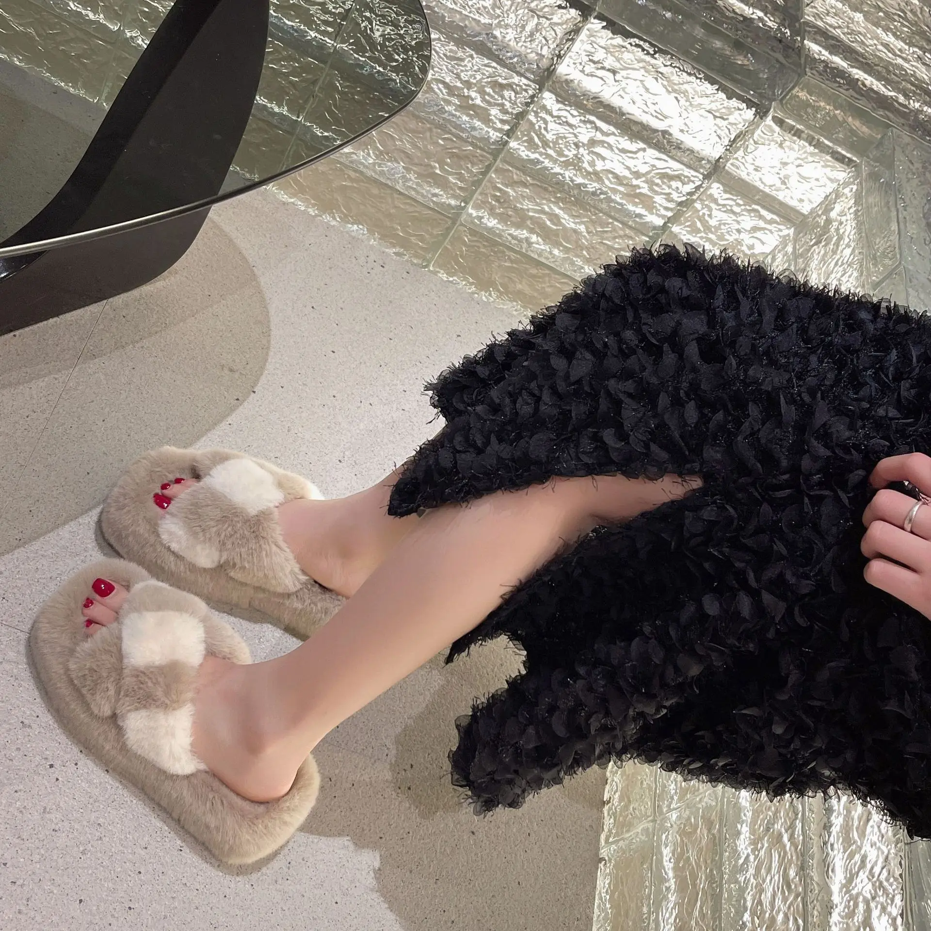 2023 New summer andAutumn fashion cross fluffy slippers women's indoor and outdoor one word flat cotton slippers ATD204