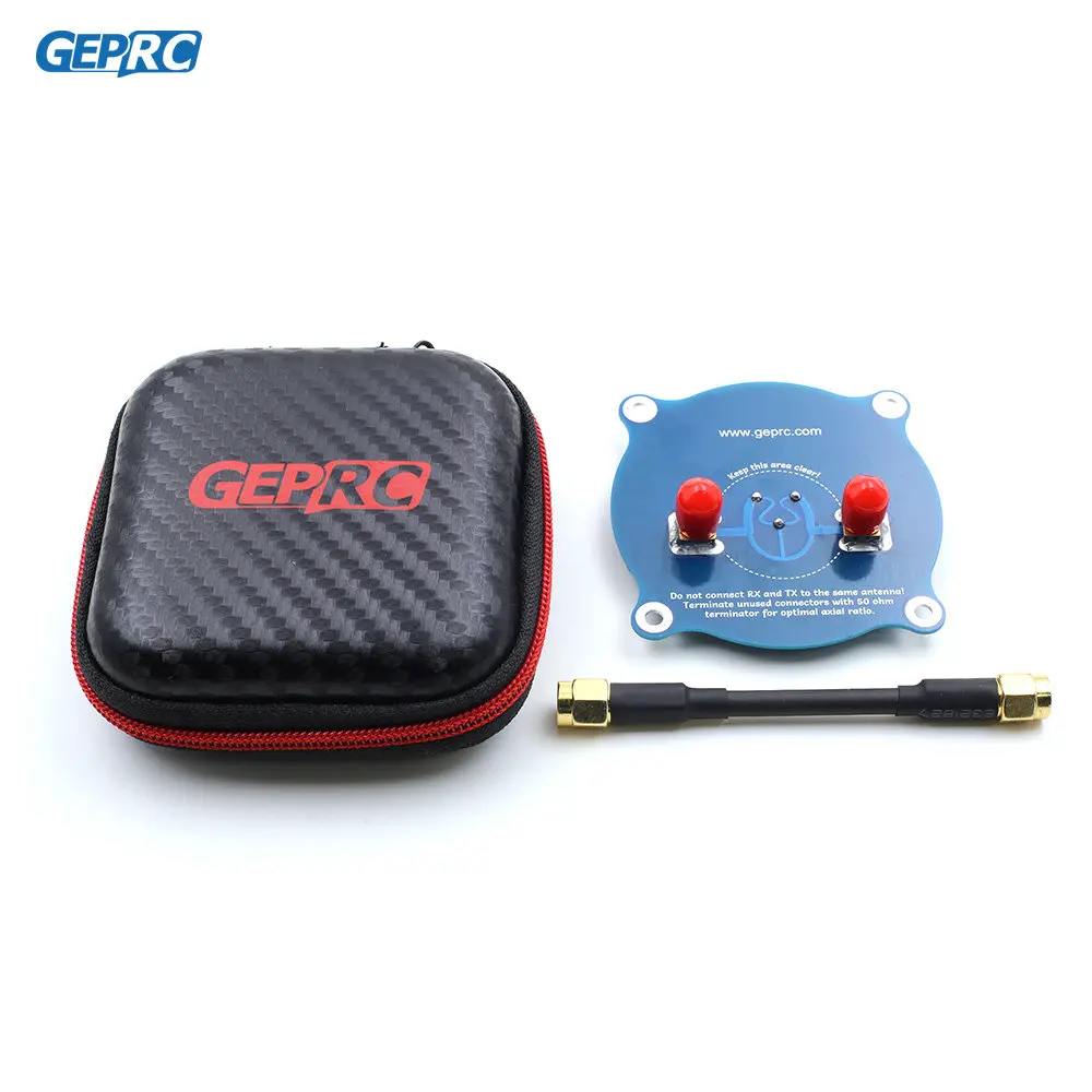 Détail du connecteur SMA de l'antenne FPV GEPRC Triple Patch-1 9.4dBi pour drone RC.