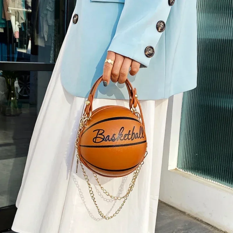 รูปสินค้า กระเป๋าสะพายข้างสุดชิค ใส่ใจทุกรายละเอียด