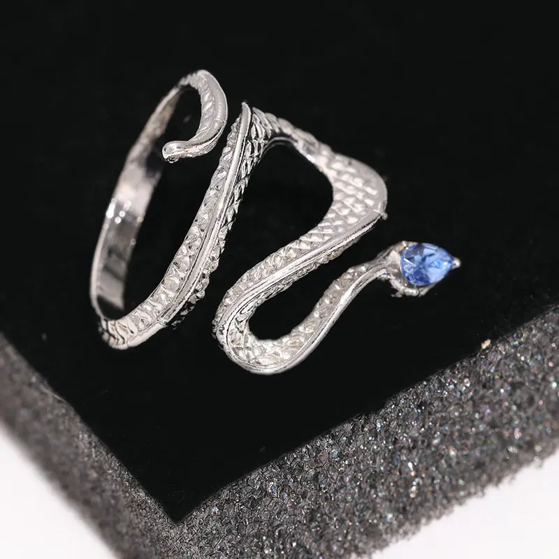 European American Style Snake Ring Woman Blue Diamond Snake