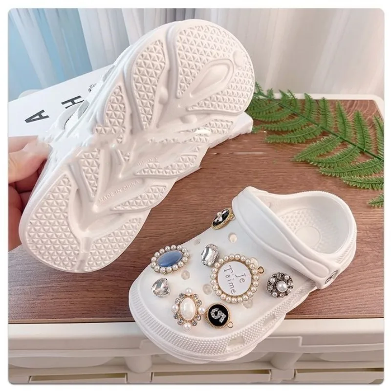 Girls\' Hole Shoes Fashion Outwear 2023 Summer New Water Diamond Pearl Decorative Slippers Anti Slip Home Outdoor Beach Sandals