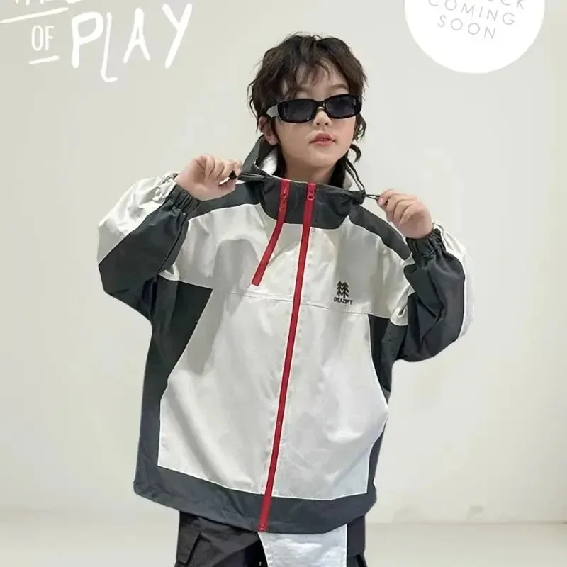 2025 새로운 Splicing 소년 코트 봄 가을 편지 인쇄 잘 생긴 후드 방풍 야외 재킷 5-14 Y 어린이 스포츠 겉옷