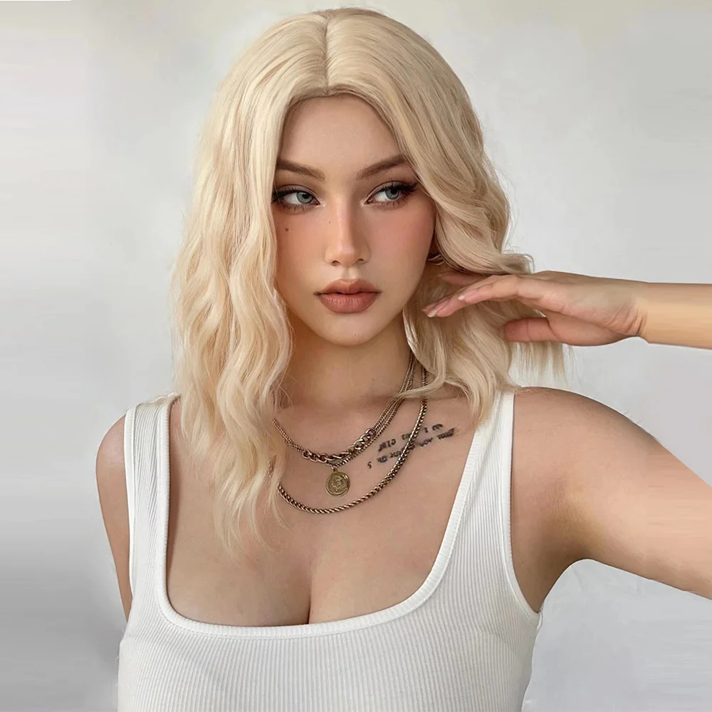 Hellgoldene, kurze, gewellte Bobo-Perücke, blonde synthetische Naturhaarperücke für Frauen, tägliches Cosplay, hitzebeständige Mittelteilperücke_voghion.com