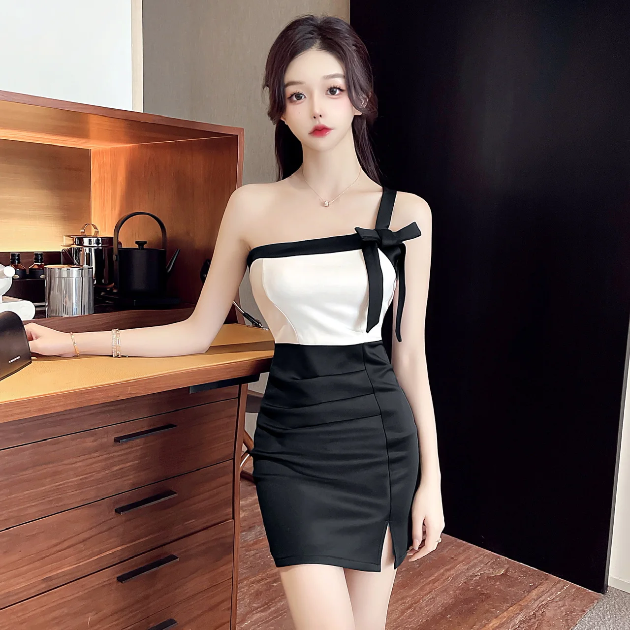 

Asymmetric Color Contrast Patchwork Strapless Dress 2023 New French Sexy Younger Skinny Slimming Sheath Dress for Women Party