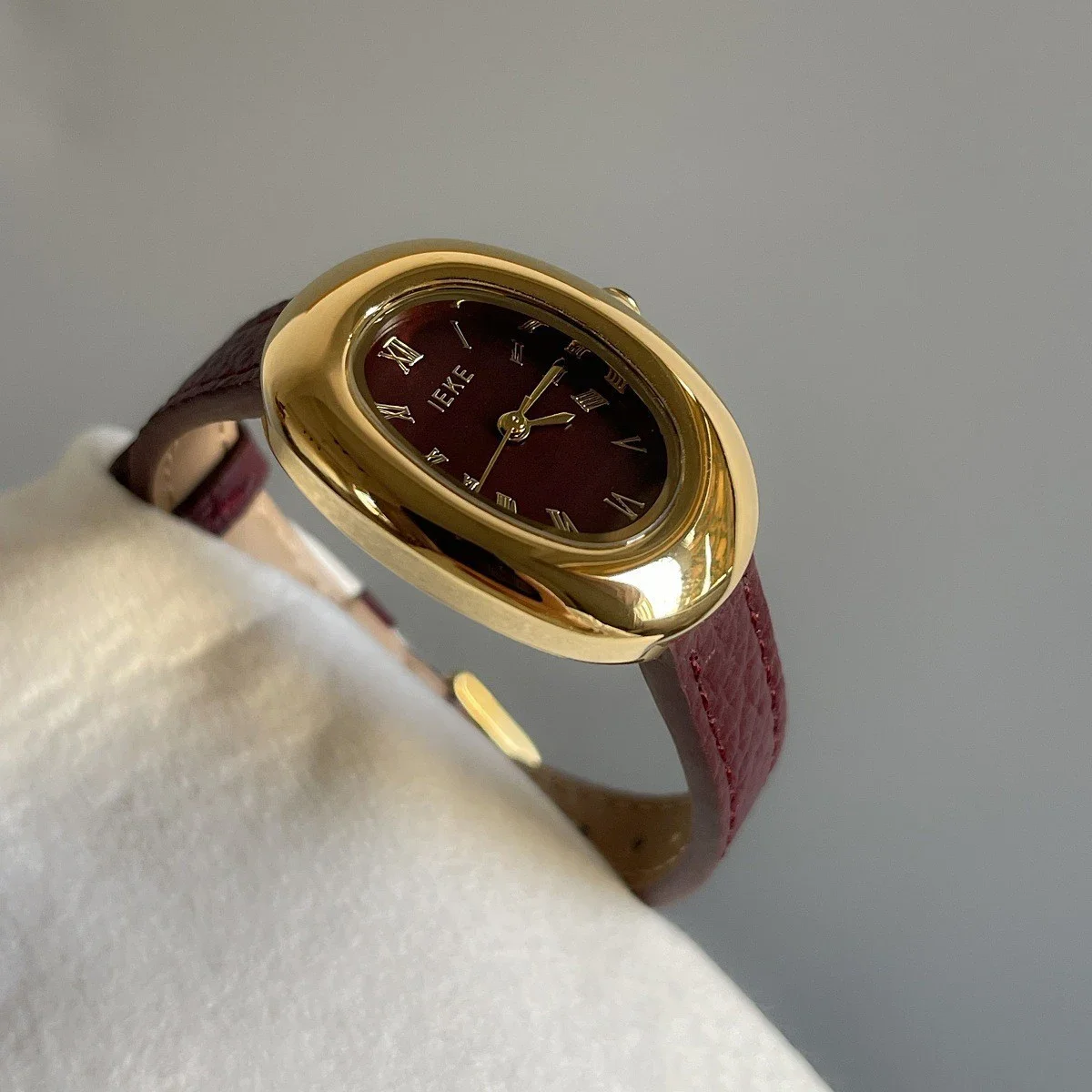 Luxury Fashion Quartz Clock Women's Wrist Watch with Diamond Leather Strap