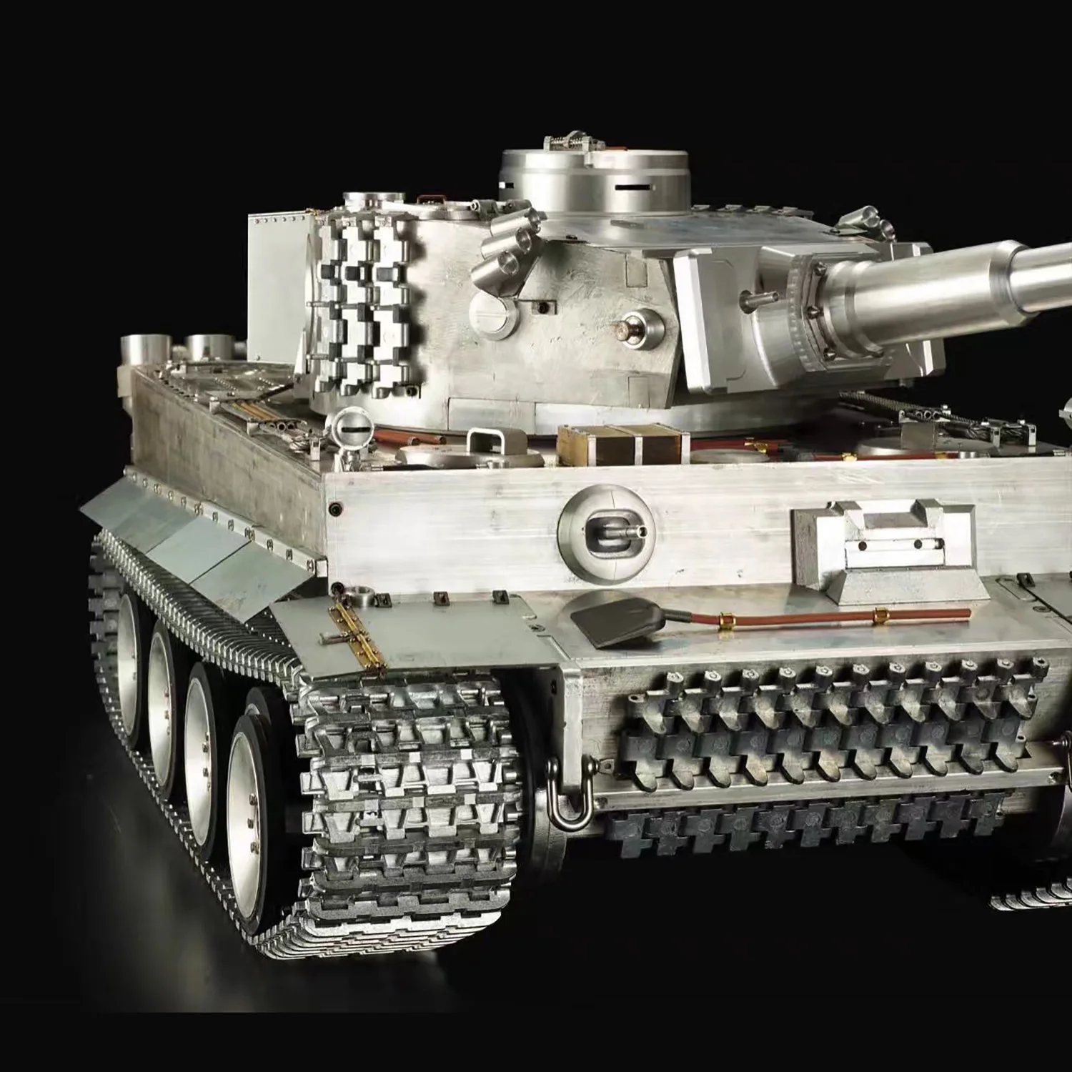 Heng Long 1/6 Heavy Full Metal German Tiger I RTR RC Tank 3818 Tracks Barrel Recoil Remote Control Vehicle Toys for Adults 6