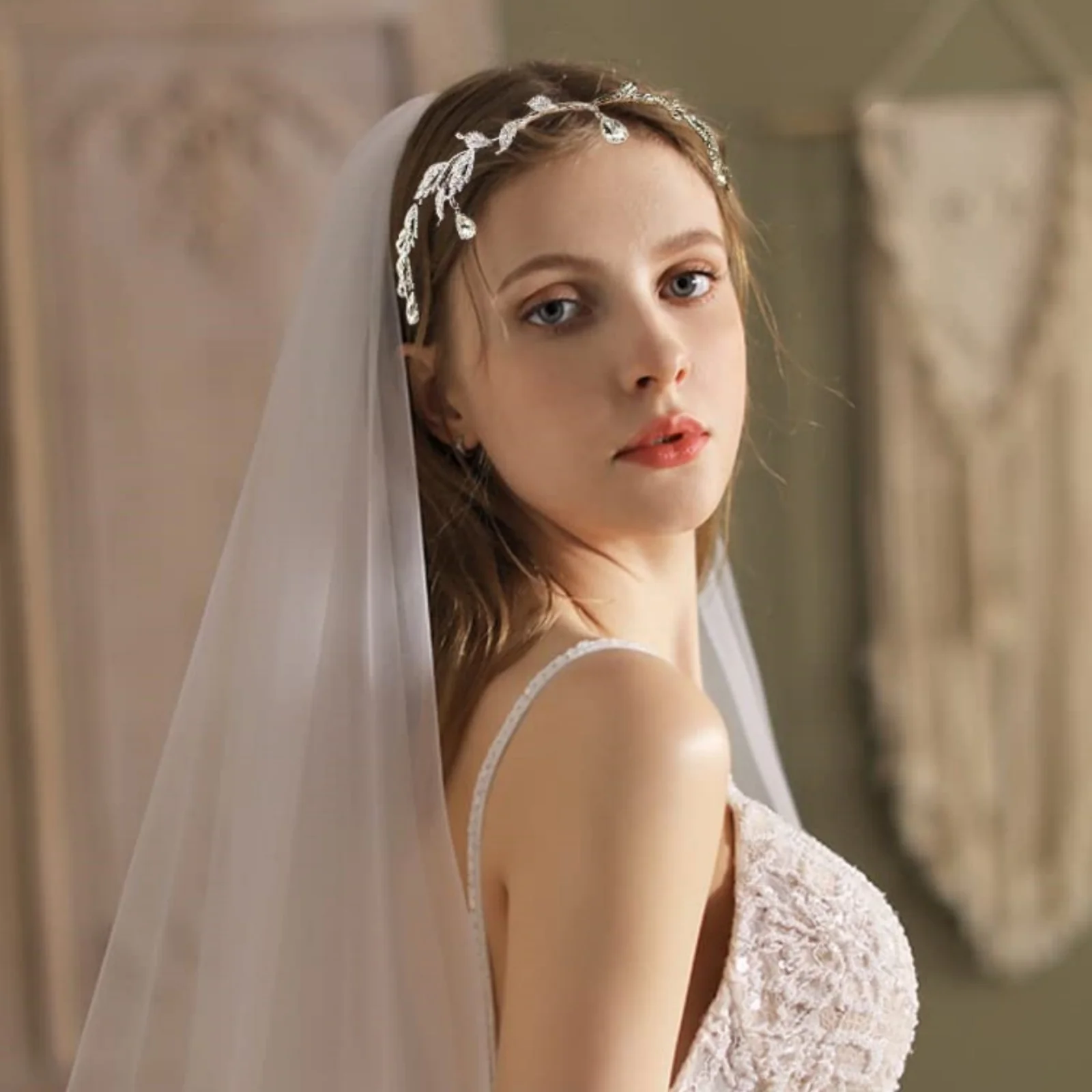 1PC Silver Crystal Leaf Bridal Headpiece,Exquisite Wedding Hair Accessory,Sparkling with Drop-shaped Gemstones, Ideal for Brides