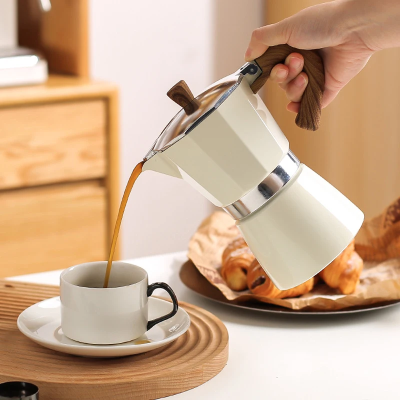 Hacer Café Con Una Vieja Percoladora Italiana Tradicional En Una