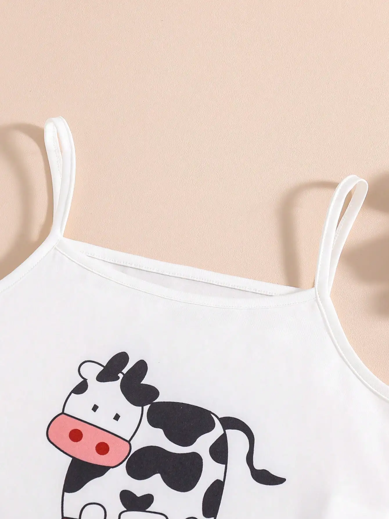 여아를 위한 패셔너블한 홈웨어 여름 컬렉션, 야외 레저를 위한 귀여운 소 무늬 탱크탑 반바지.
