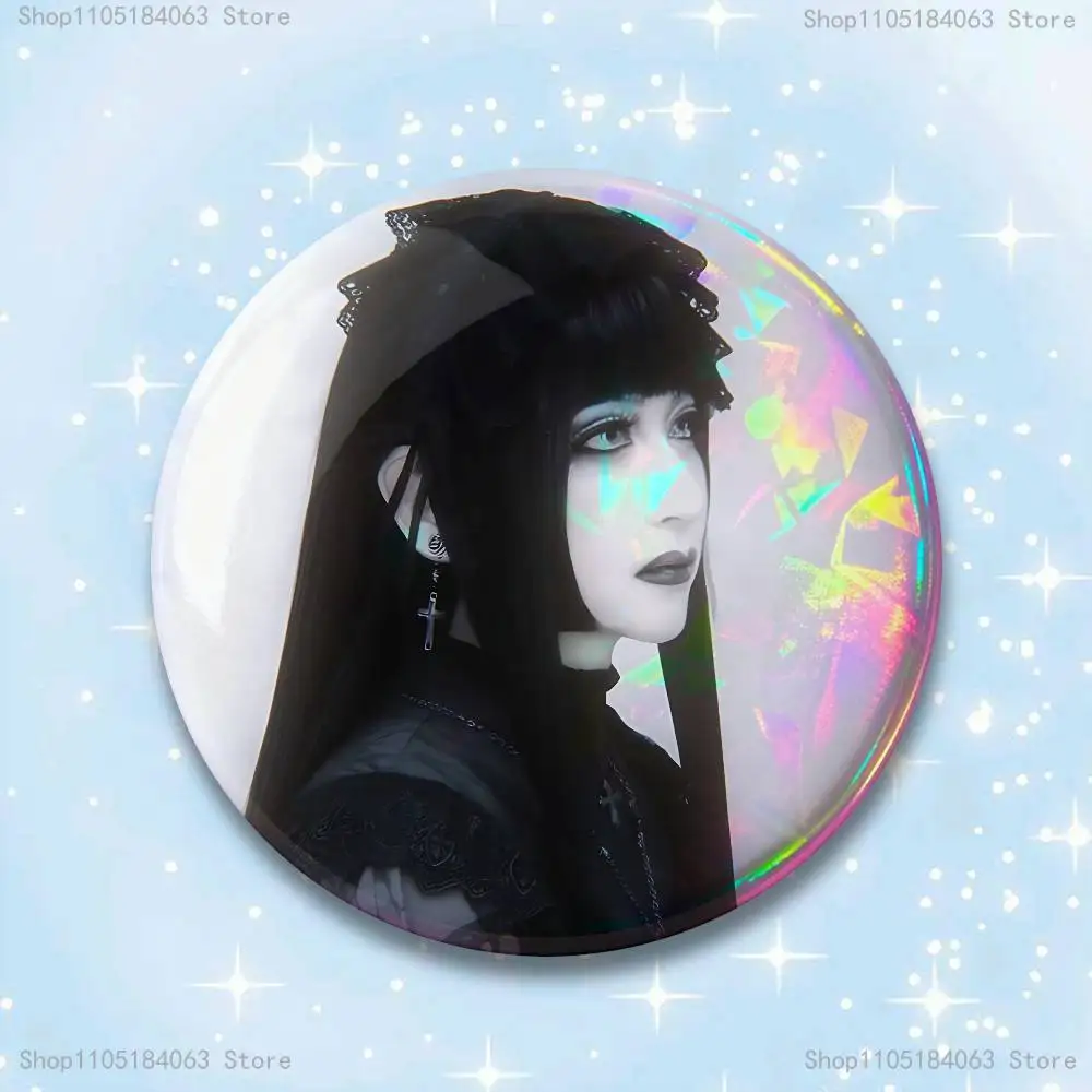 Mana M-Malice Gothic Mizer Abzeichen 25 32 44 58 75 mm runde Cosplay Pin Bag Decor Fans sammeln Freunde Geschenke Brosche Souvenir – Detail 7