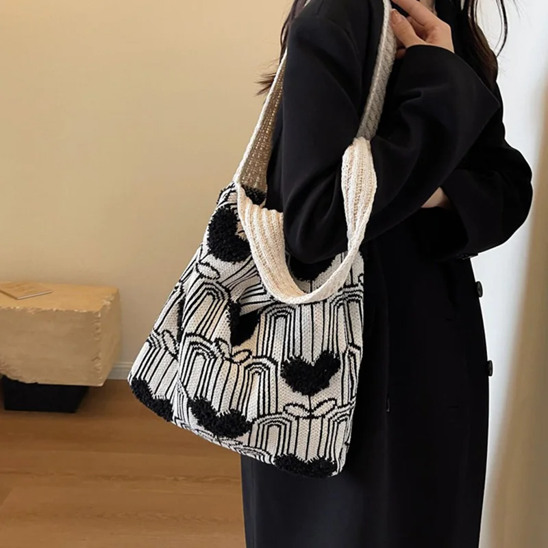 

YIYI Retro Knitted Heart Pattern Bags Female Large Capacity Casual Totes Shoulder Bag Woven Shopping Handbag Lovely Winter Bags