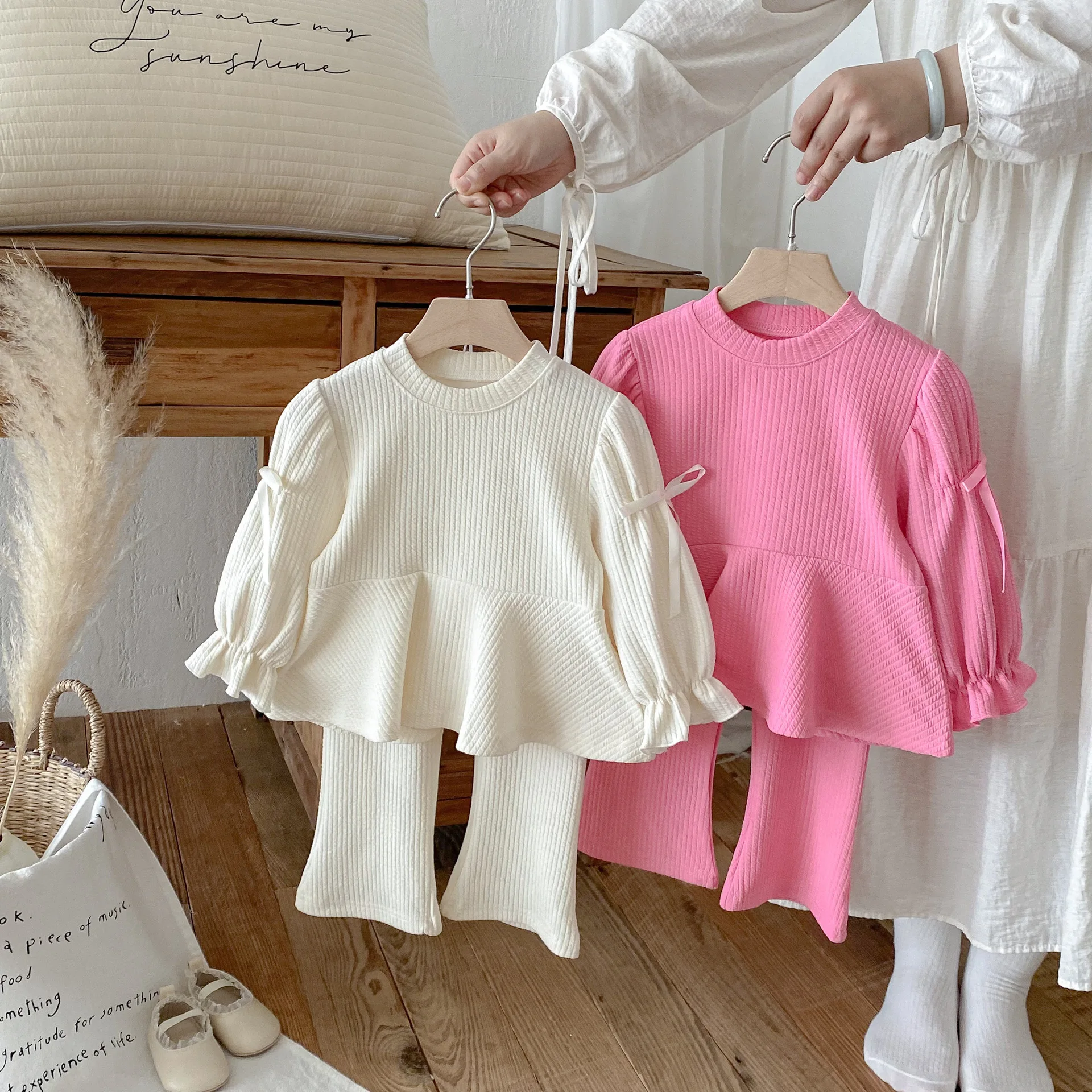 Description Picture 3 of itemAutumn Korean Girls' Set Sweet and Cute Children's Top and Bottom Clothes Set Baby Girls' Bellbottom Pants Two Piece Set