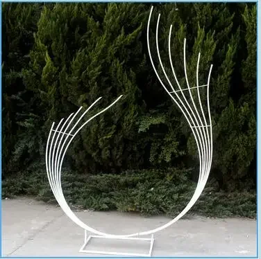 

New wedding background shaped phoenix tail props placed pieces iron arch wedding reception area stage layout props.