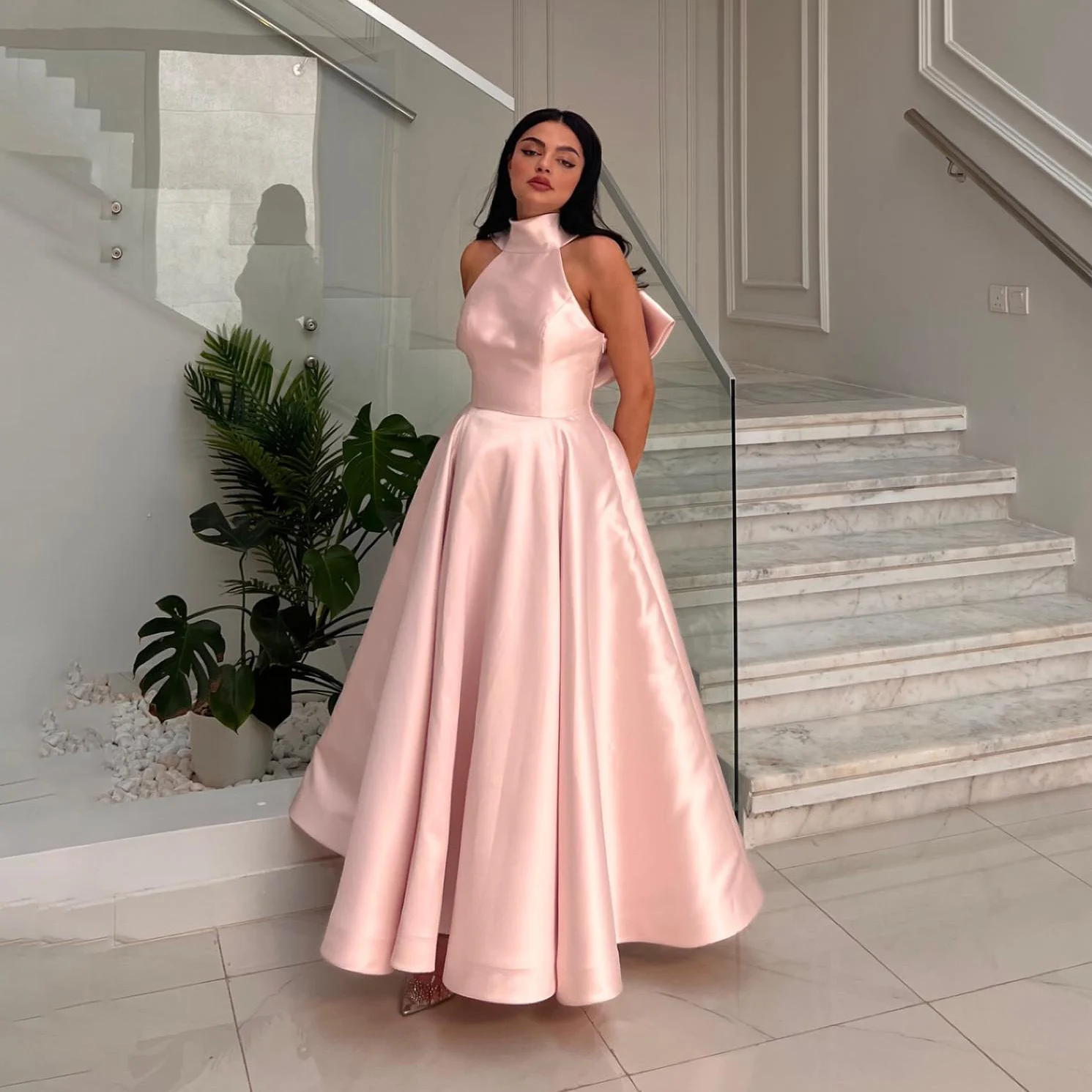 

OEING Halter Luxury Formal Evening Dresses Simple Pleat Sleeveless فساتين سهرة Floor Length Elegant Prom Gowns Party Women