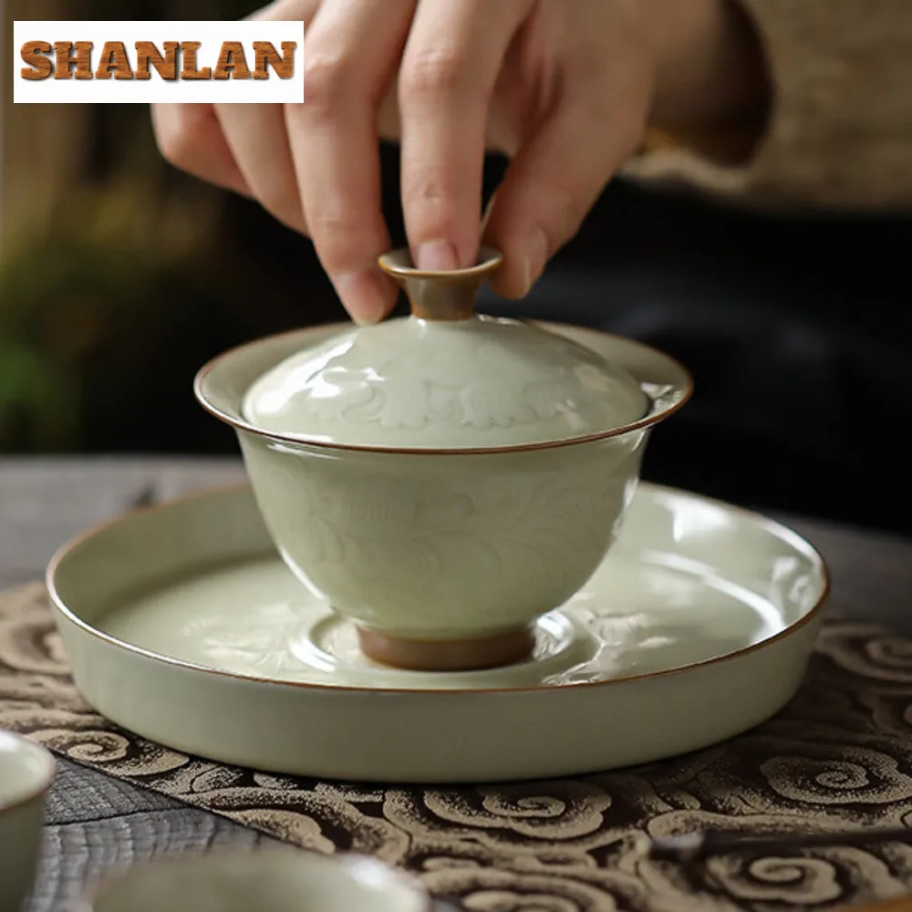 Chinese Honey Glazed Ceramic Gaiwan Vintage Relief Three Talented Tea Tureen Household Tea Maker Cover Bowl Drinkware Craft Gift