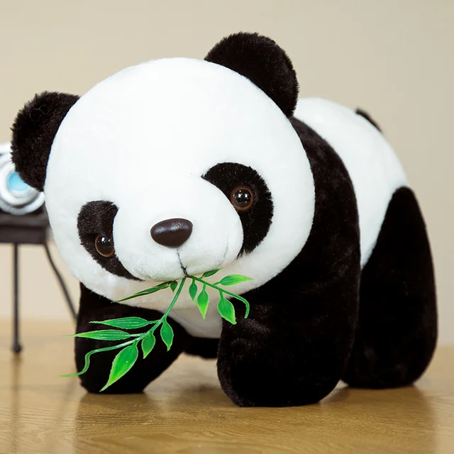 Panda géant avec feuille de bambou, le compagnon câlin des petits