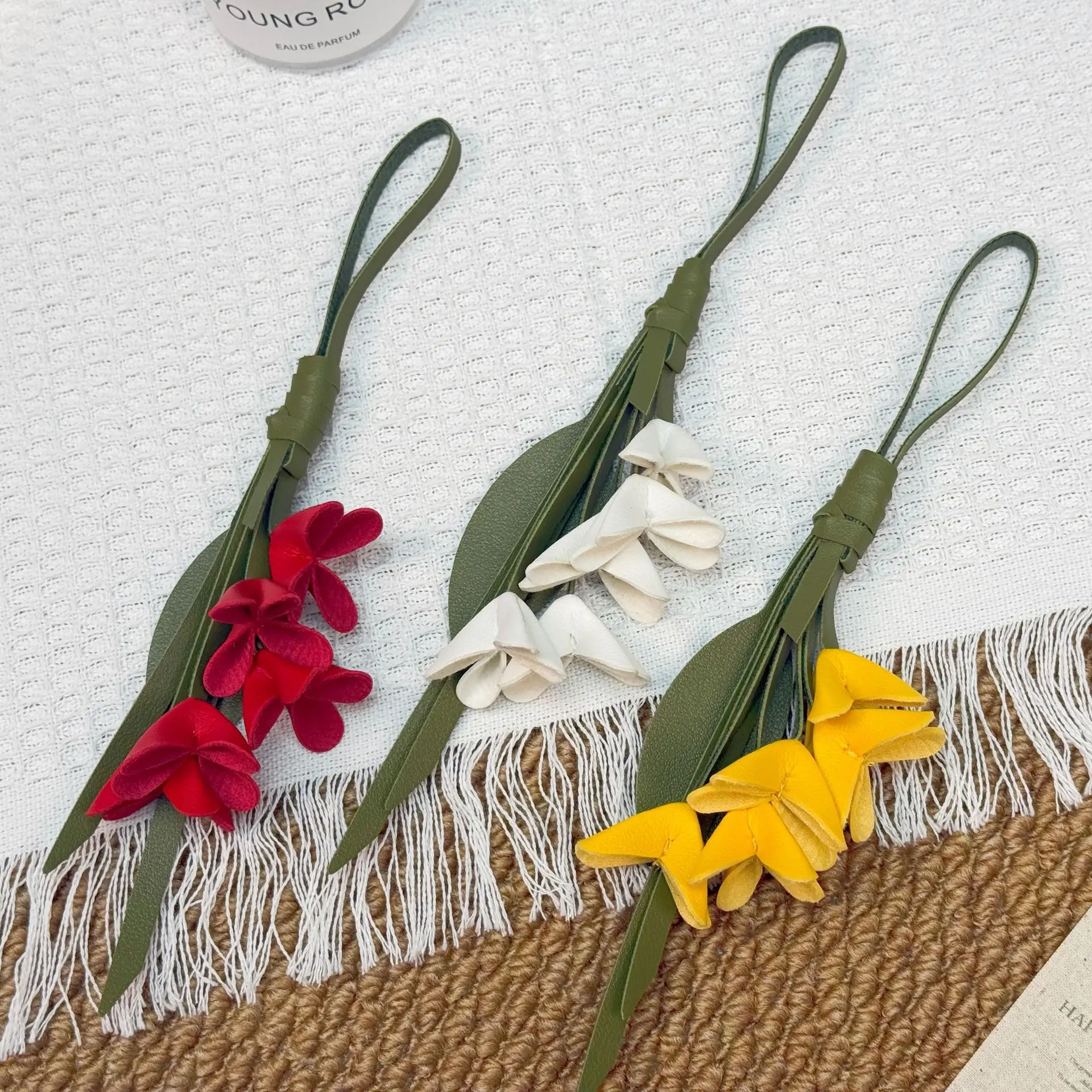 Elegant Floral PU Leather Keychain with Pendant