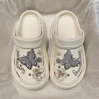 Fashion Charms Sandals 2025 New Clog Shoes Outdoor Women Slippers Thick Sole High Quality Summer Sandals For Girls 2
