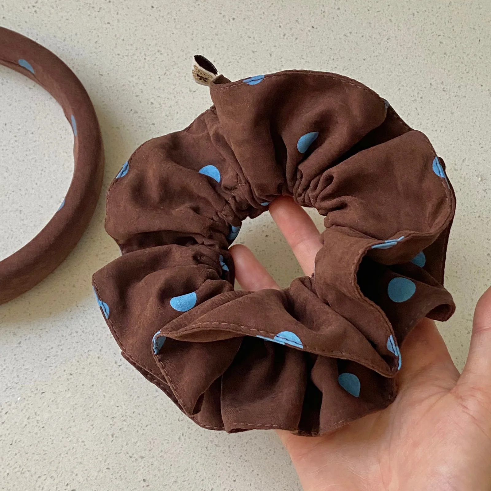2PCS Polka Dot Headband Scrunchie Set, Brown Blue Retro Padded Headband & Ruffled Hair Scrunchy For Women Girls Vintage Hair